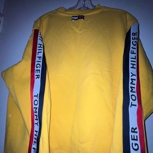 Vintage Tommy Hilfiger Yellow sweatshirt
